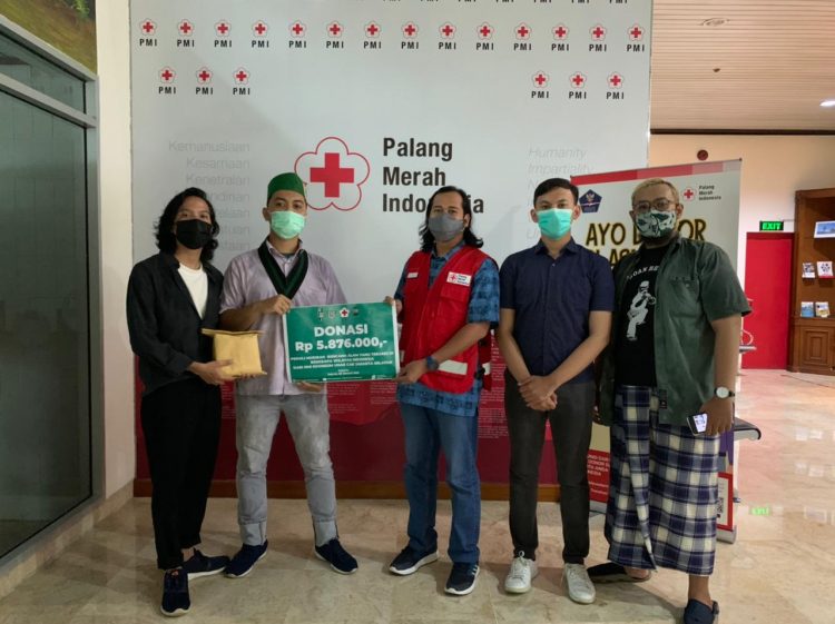 Peduli Korban Bencana Alam, HMI Koorkom Universitas Nasional Menyerahkan Bantuan Ke PMI Pusat