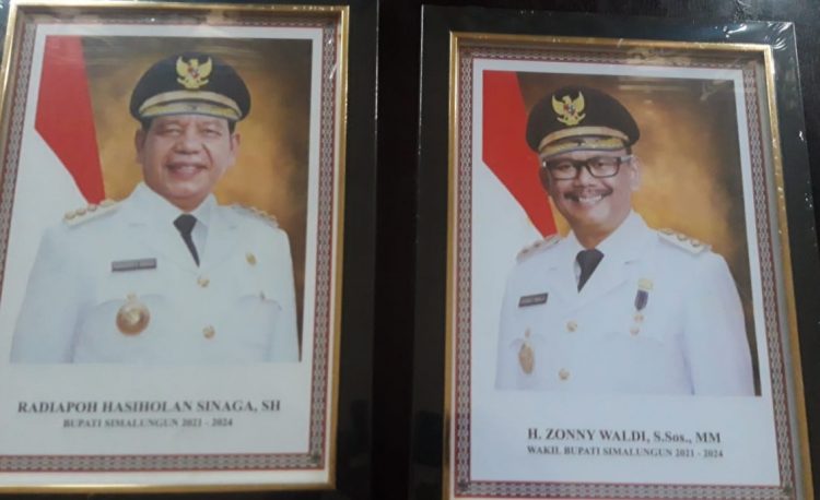Plt Kabid SD Sebut Oknum “Tim Sukses” di Balik Penjualan Bingkai Foto Wajah Bupati-Wakil Bupati Simalungun