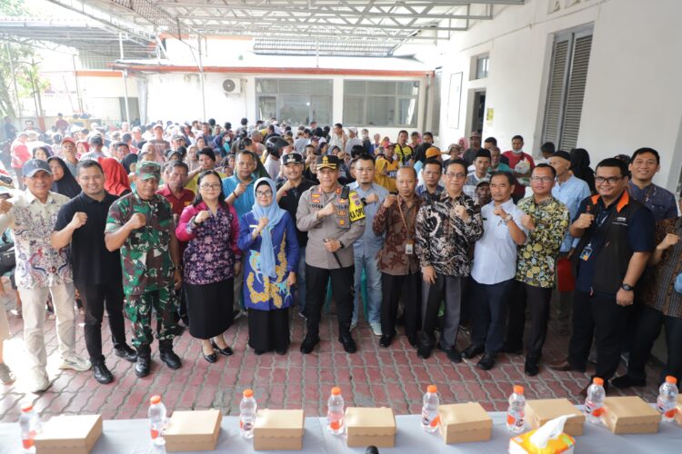 dr Susanti Dewayani Menghadiri Launching dan Simbolis Penyaluran Bantuan Cadangan Pangan Pemerintah (CPP) Tahun 2024 di Kantor Pos Cabang Pematangsiantar,