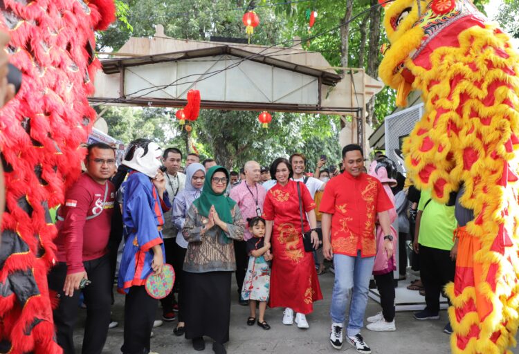Wali Kota Pematangsiantar Menghadiri Pembukaan Sianțar Imlek Fair Menyambut Tahun Baru Cina Tahun 2024 di Pujasera Siantar Hotel